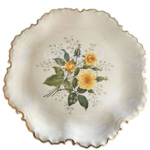 Vtg Yellow Rose Wall Plate With Scalloped Edges Lines In Gold, 11" In Diameter.